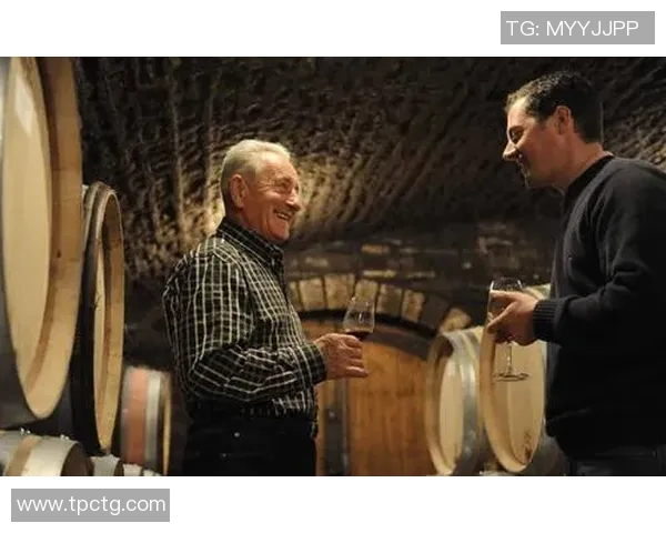 足球场上的酒神们那些热爱饮酒的足球明星背后的故事与传奇